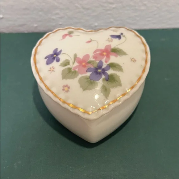Vintage Fred Roberts Co. Heart Shape Trinket Dish w/ Pink & Purple Flowers - Picture 2 of 10